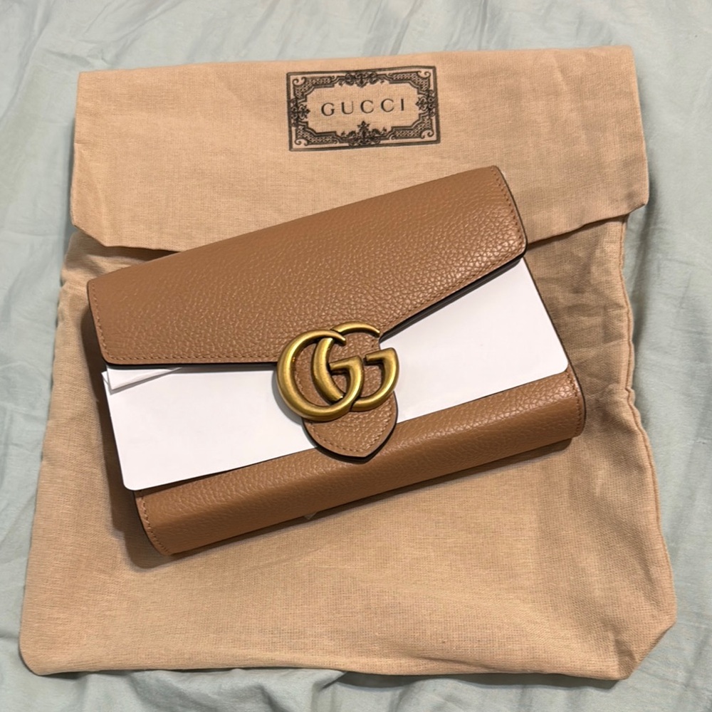 Gucci NEW Leather Clutch WOC with Gold GG Logo